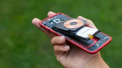 いつ発火してもおかしくない：スマホのバッテリーが膨らんだときの対処法